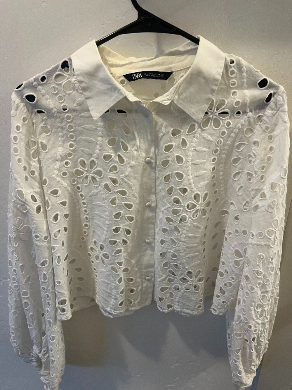 Zara long sleeve eyelit white button up cropped collared blouse - Large